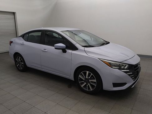 Used 2025 Nissan Versa SV FWD image 11