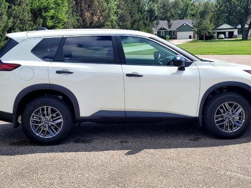 Used 2025 Nissan Rogue S image 7