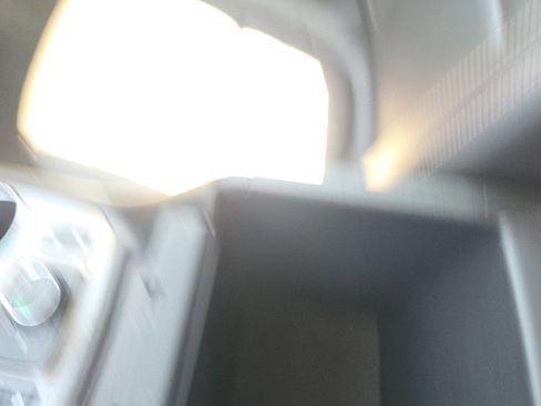 Used 2023 GMC Acadia SLT image 25