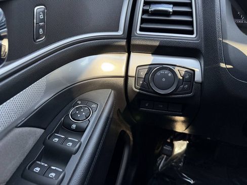 Used 2017 Ford Explorer XLT w/ Equipment Group 202A AWD/4WD image 25