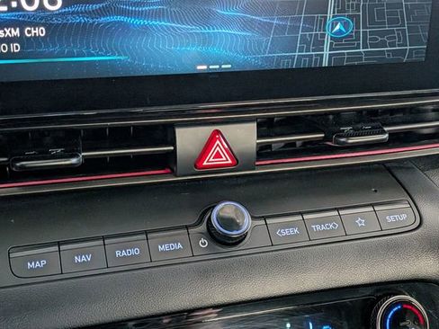 Used 2025 Hyundai Elantra SEL image 22