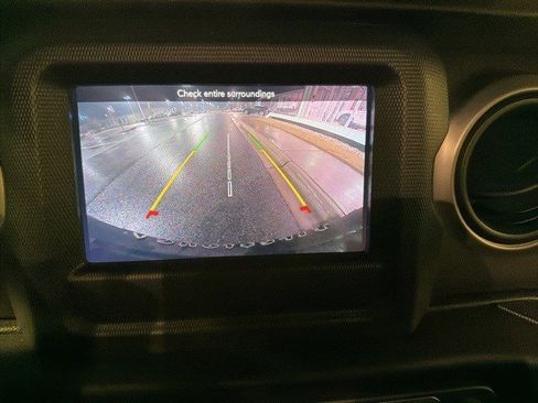 Used 2021 Jeep Wrangler Sport image 17