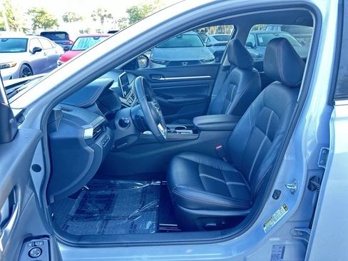 Used 2024 Nissan Altima 2.5 SR image 2