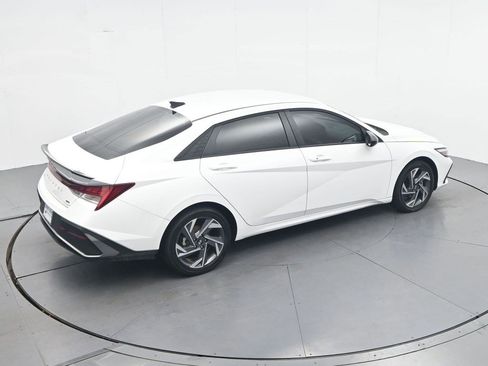 Used 2025 Hyundai Elantra SEL FWD image 29