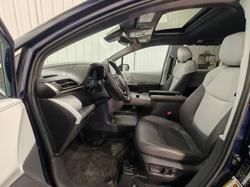 Used 2024 Toyota Sienna XSE w/ XSE Plus Package AWD/4WD image 30