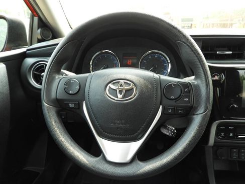 Used 2019 Toyota Corolla L FWD image 18