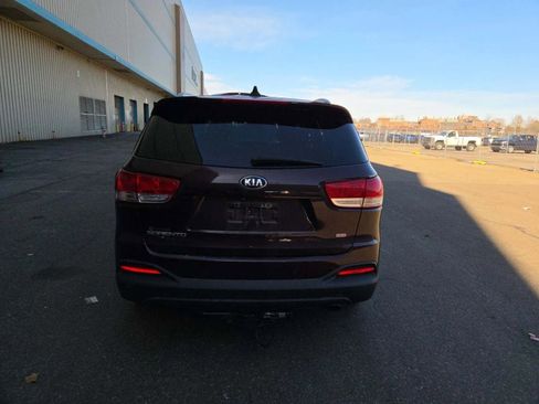 Used 2016 Kia Sorento LX w/ LX Convenience Package image 6