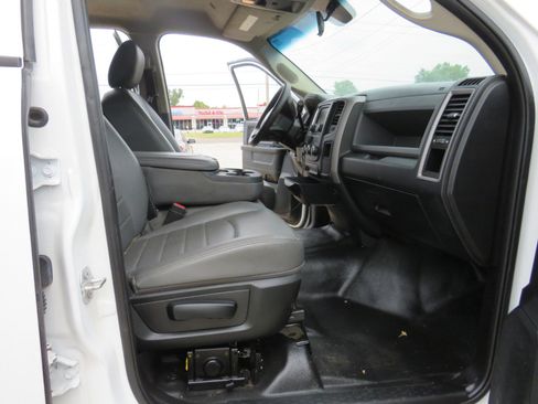 Used 2018 RAM 3500 Tradesman w/ Chrome Appearance Group image 18