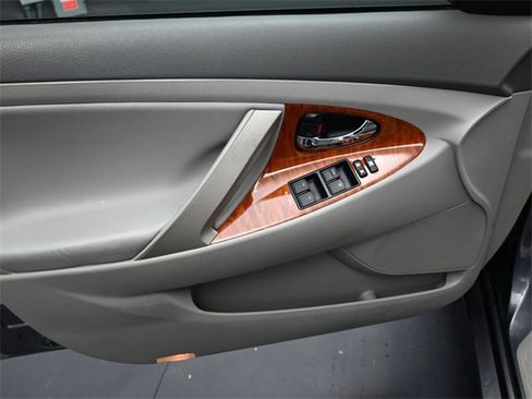 Used 2011 Toyota Camry XLE image 19