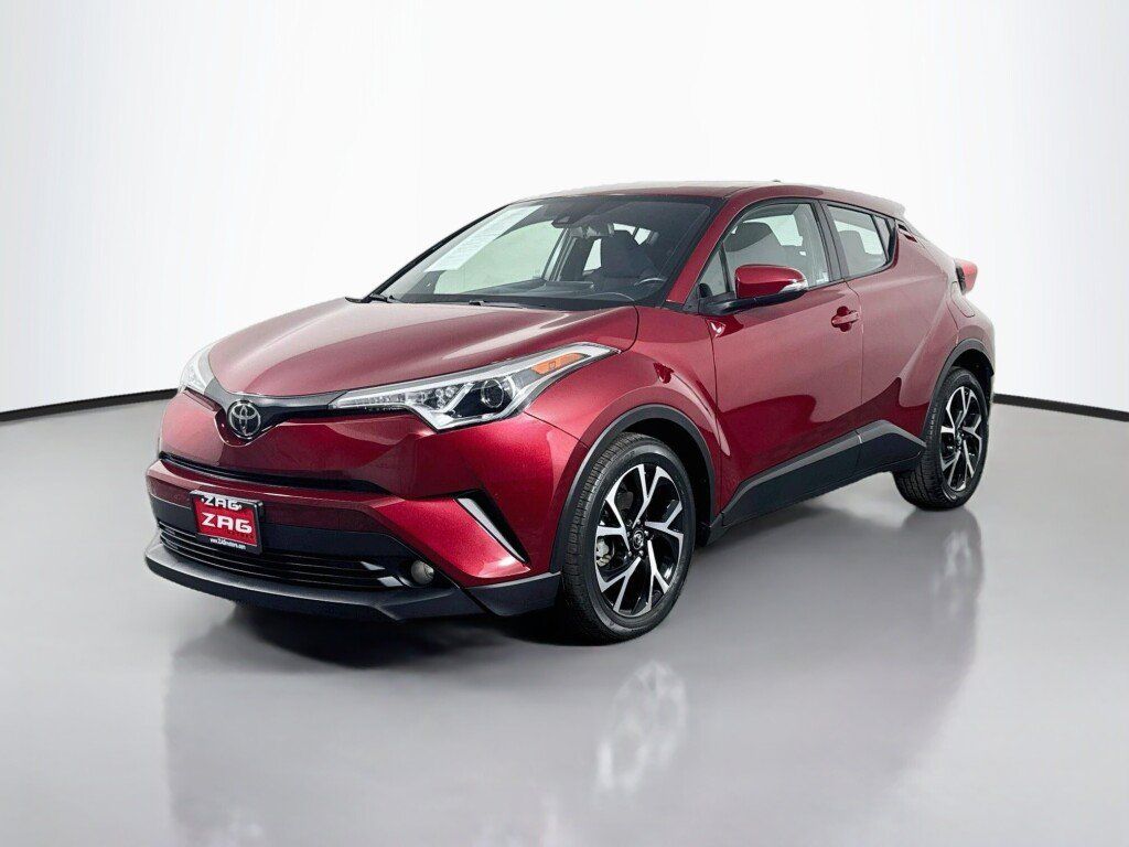 Used 2018 Toyota C-HR XLE FWD image 1