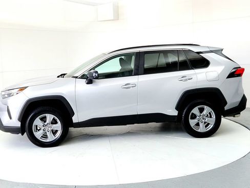 Used 2025 Toyota RAV4 LE AWD/4WD image 3