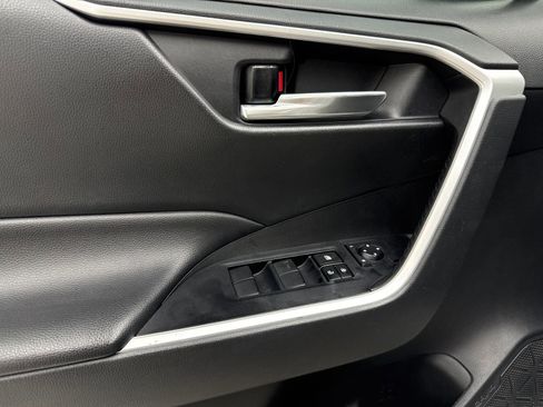 Used 2021 Toyota RAV4 XLE FWD image 35