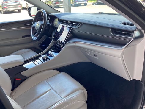 Used 2021 Jeep Grand Cherokee L Overland w/ Luxury Tech Group IV AWD/4WD image 33