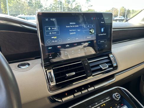 Used 2024 Lincoln Navigator Reserve image 13