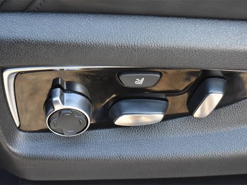 Used 2020 Cadillac Escalade Platinum image 33