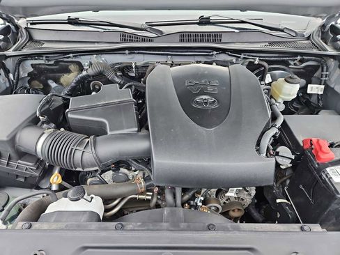 Used 2021 Toyota Tacoma SR5 w/ Trail Edition image 30