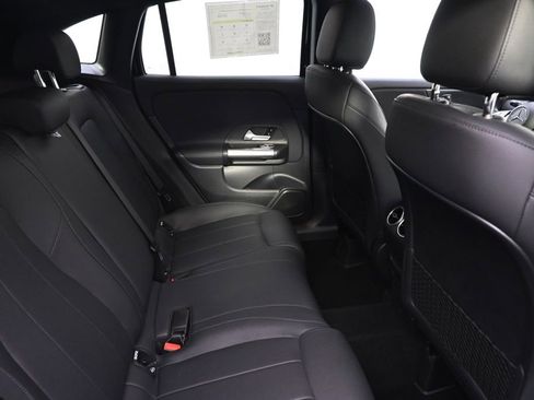 Used 2025 Mercedes-Benz GLA 250 4MATIC image 16