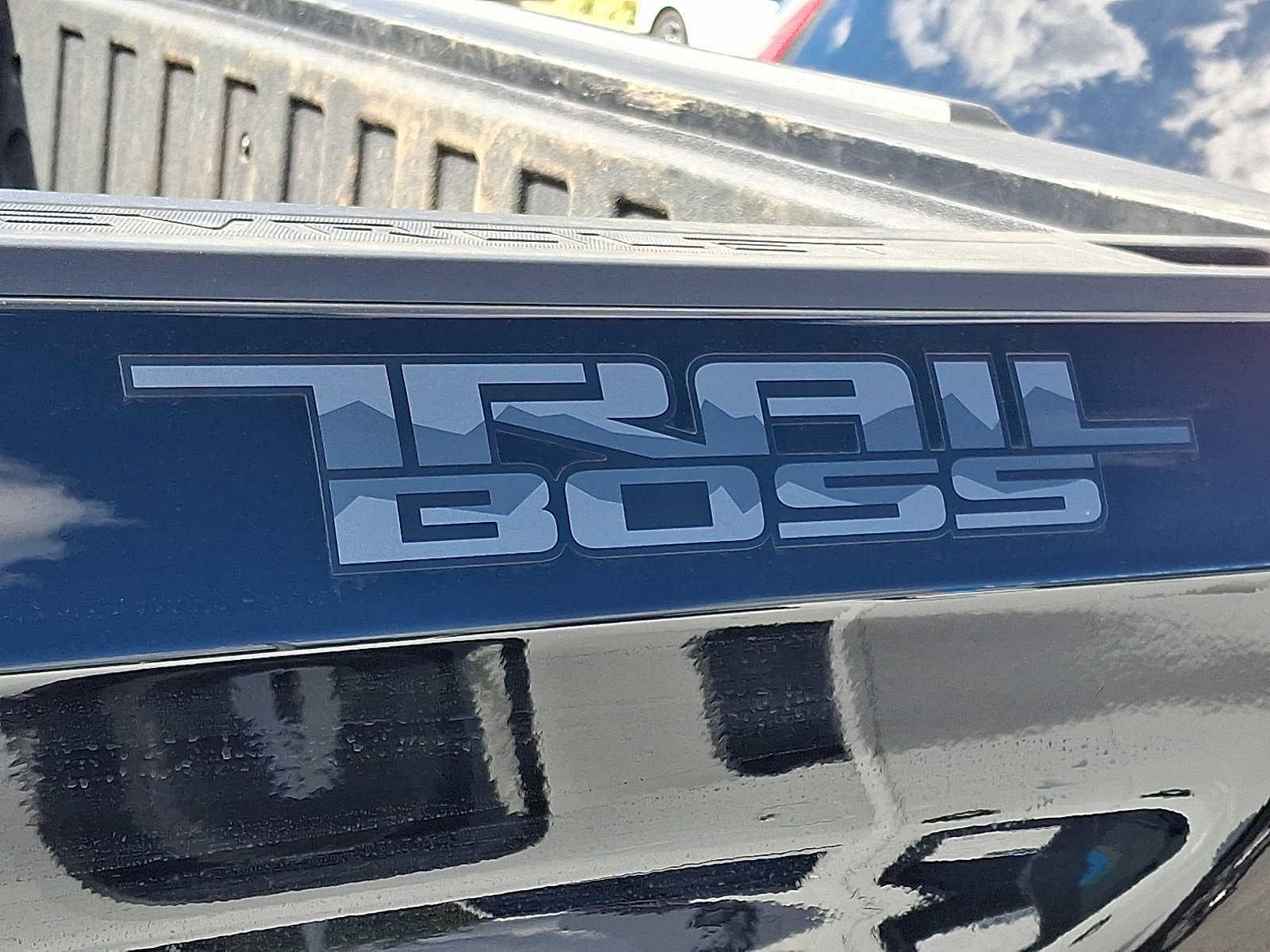 Used 2025 Chevrolet Silverado 1500 LT Trail Boss w/ LT Trail Boss Premium Package AWD/4WD image 9