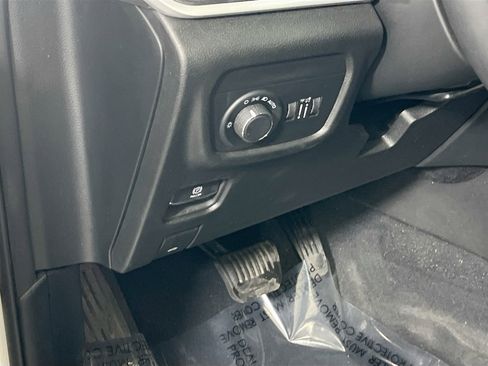 Used 2023 Jeep Grand Cherokee Altitude image 10