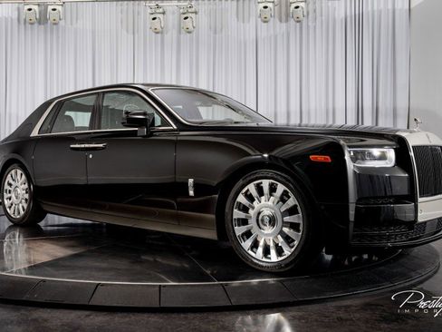 Used 2022 Rolls-Royce Phantom Sedan image 18