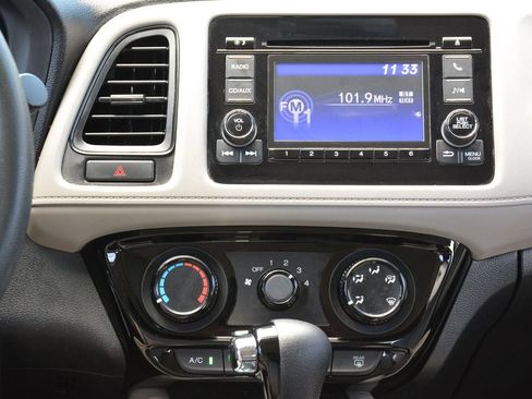 Used 2018 Honda HR-V LX image 11