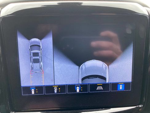 Used 2023 Chevrolet Traverse LT image 35