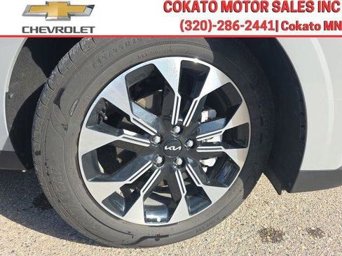 Used 2024 Kia Carnival EX FWD image 9