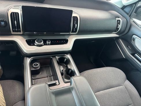 Used 2025 Ford Expedition Max Active AWD/4WD image 6