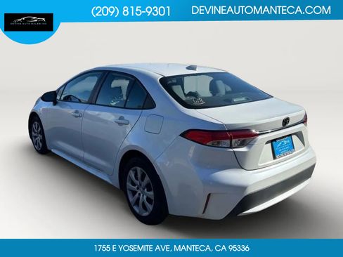 Used 2022 Toyota Corolla LE image 4