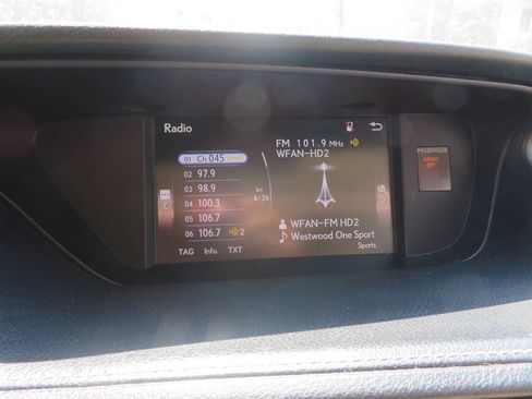 Used 2015 Lexus ES 300h w/ Premium Package w/Bamboo Trim FWD image 18