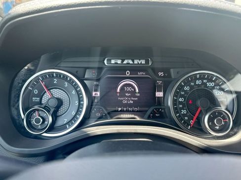 Used 2023 RAM 1500 Laramie AWD/4WD image 17