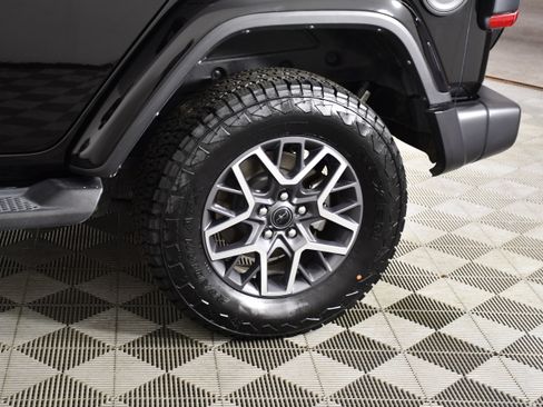Used 2024 Jeep Wrangler Unlimited Sahara w/ Technology Group AWD/4WD image 51