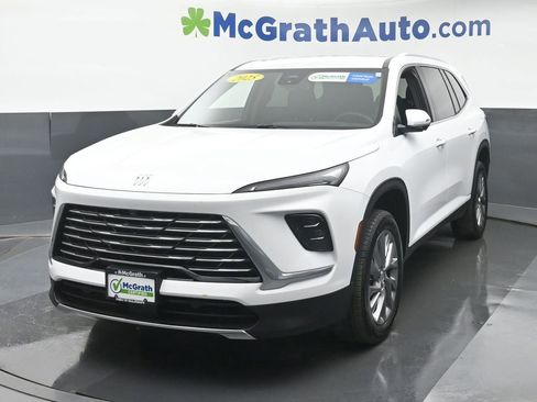 Used 2025 Buick Enclave Preferred image 17