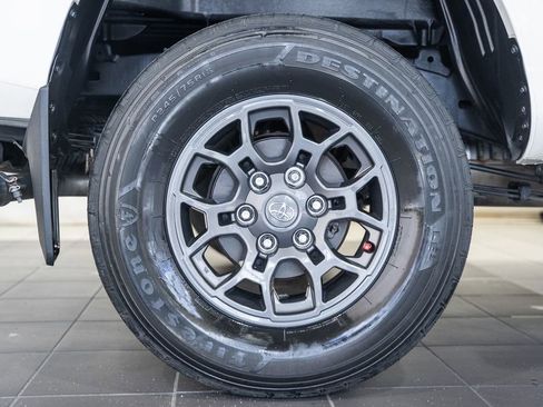 Used 2021 Toyota Tacoma SR w/ SR Convenience Package image 16