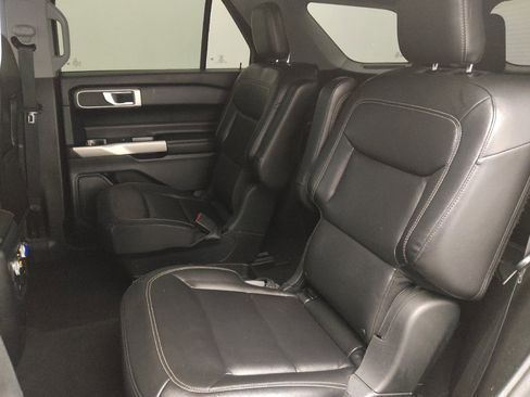 Used 2021 Ford Explorer XLT w/ Equipment Group 202A image 18
