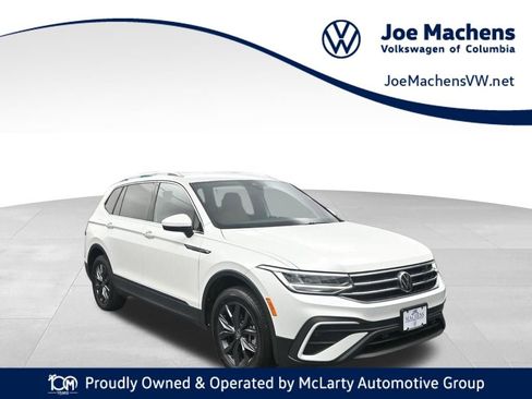 Used 2023 Volkswagen Tiguan SE AWD/4WD image 1
