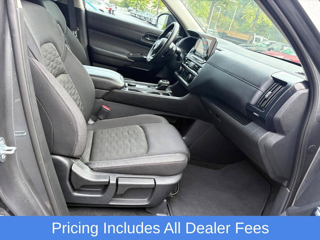 Used 2025 Nissan Pathfinder S AWD/4WD image 19