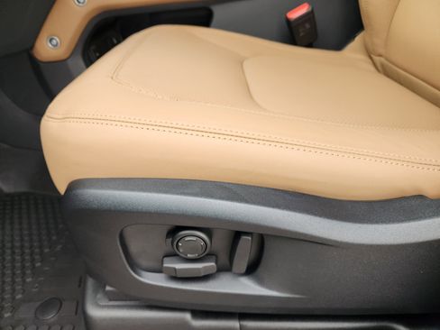 New 2026 Land Rover Defender 110 X-Dynamic SE image 24