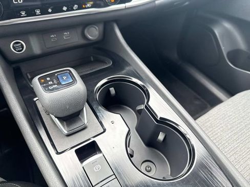 Used 2022 Nissan Rogue SV image 27