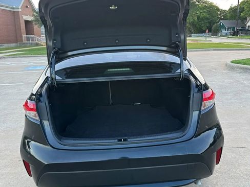 Used 2021 Toyota Corolla LE image 17