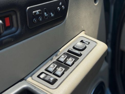 Used 2005 HUMMER H2 w/ Preferred Equipment Group AWD/4WD image 18