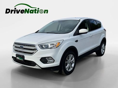 Used 2019 Ford Escape SE image 1