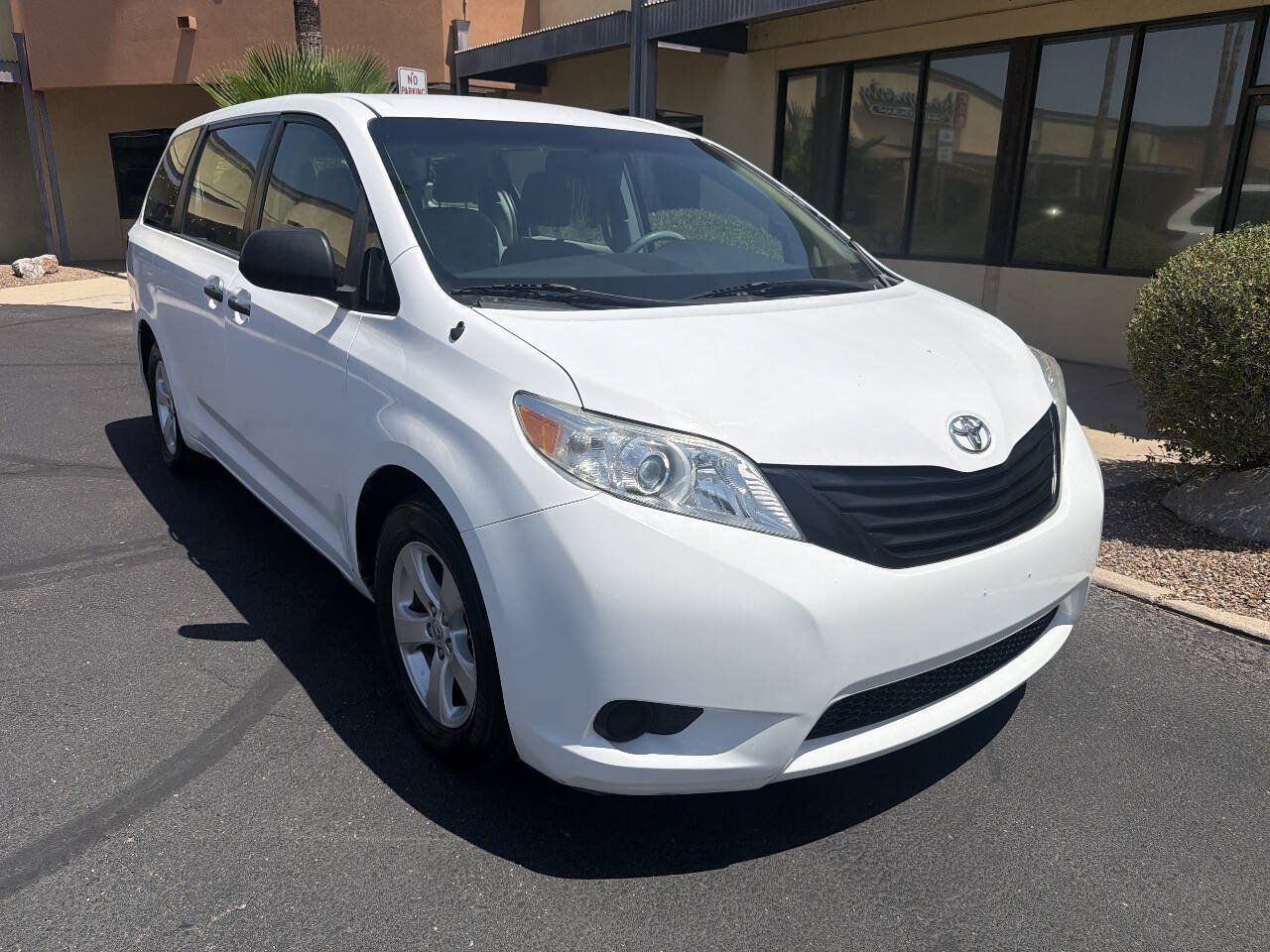 Used 2014 Toyota Sienna L FWD image 8