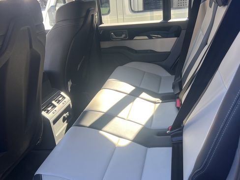 Used 2024 INEOS Grenadier Fieldmaster Edition image 4