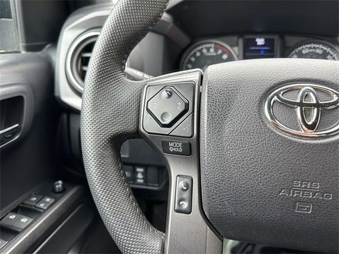 Used 2022 Toyota Tacoma TRD Off-Road image 23