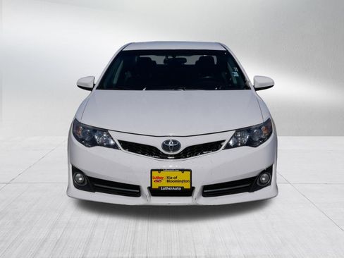 Used 2013 Toyota Camry SE image 2