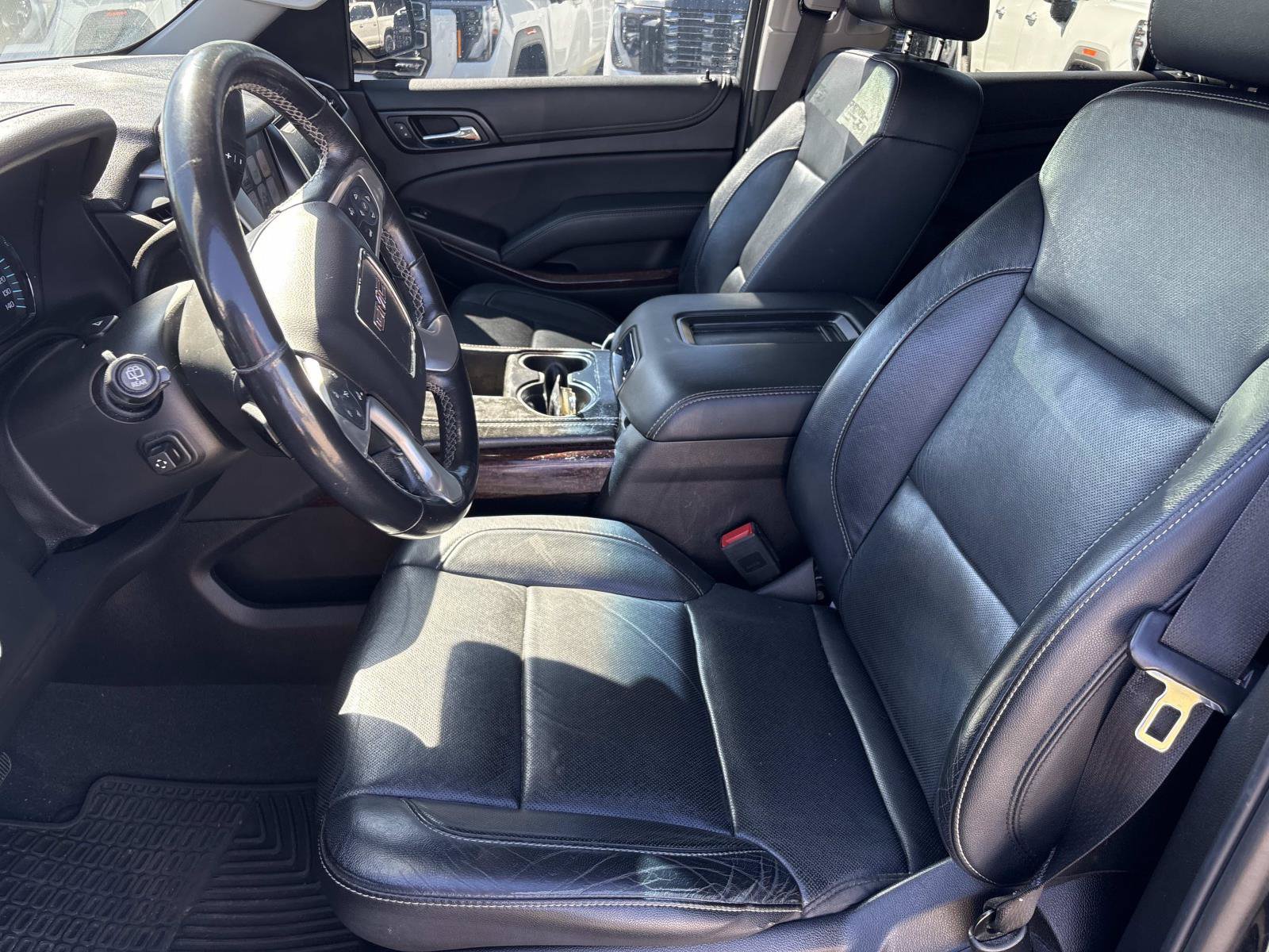 Used 2019 GMC Yukon XL SLT AWD/4WD image 16