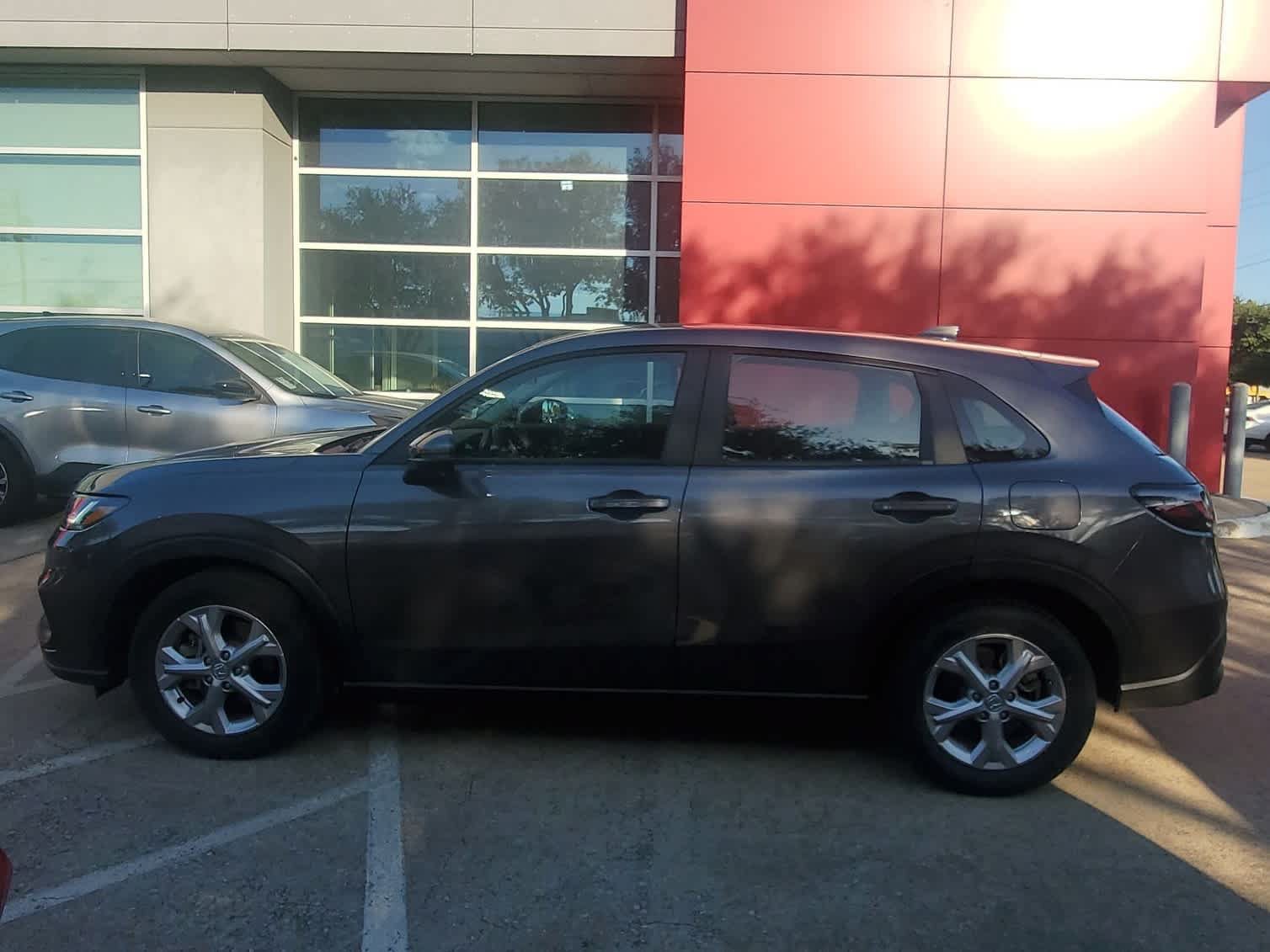 Used 2025 Honda HR-V LX image 3