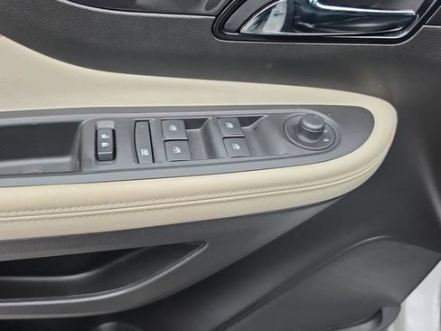 Used 2019 Buick Encore Sport Touring FWD image 17