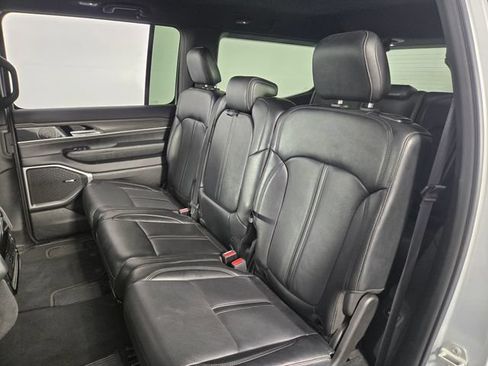Used 2024 Jeep Wagoneer Series II w/ Flexible Seating Group AWD/4WD image 14